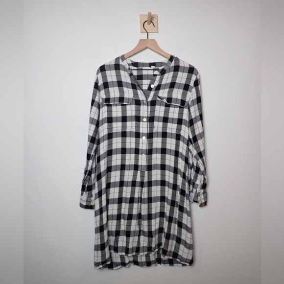 GAP Dresses & Skirts - Gap Women’s Black and White Long Sleeve Button Up Flannel Dress size L